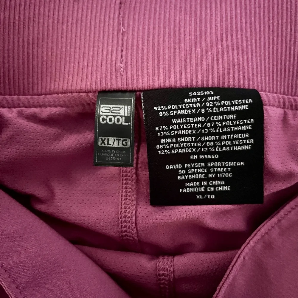 ***SOLD**** 32 Degrees Women's Skort in Rich Burgundy (sport skirt with shorts) - Picture 3 of 4